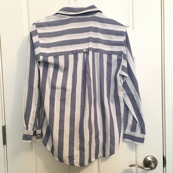 Madewell-inspired blue and white striped shirt 🌴 - Picture 3 of 3
